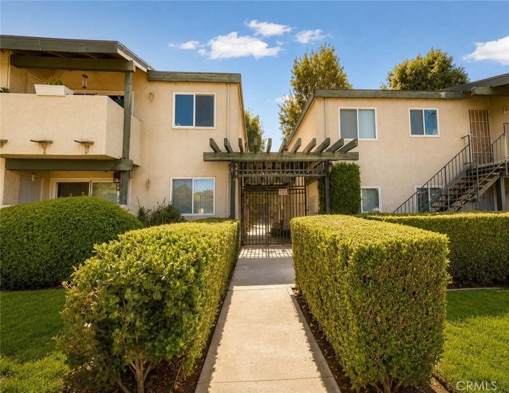 10636 Woodley - Photo 0