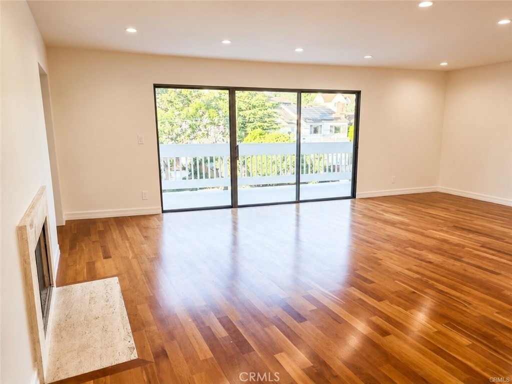 1310 Roxbury Drive - Photo 4