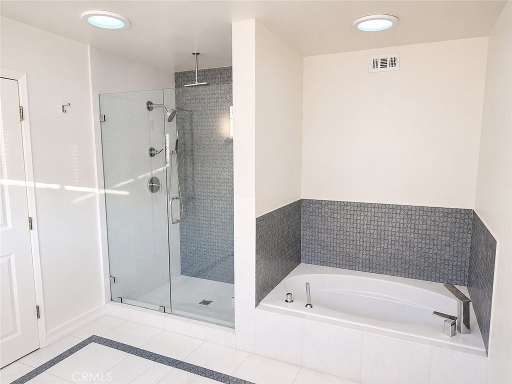 1310 Roxbury Drive - Photo 16