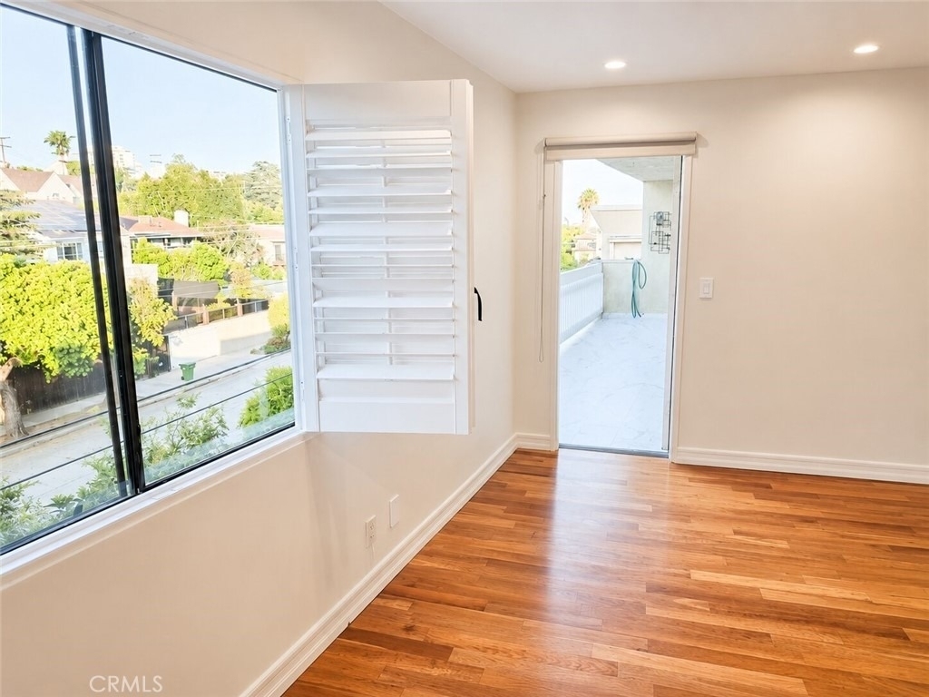 1310 Roxbury Drive - Photo 12