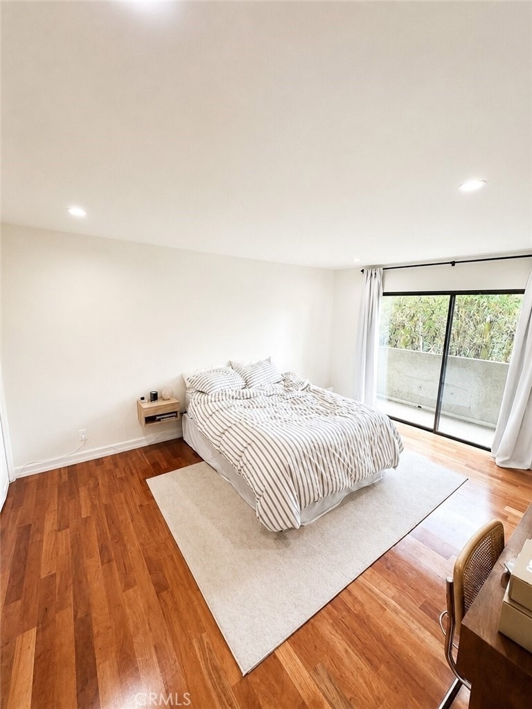 1310 Roxbury Drive - Photo 2