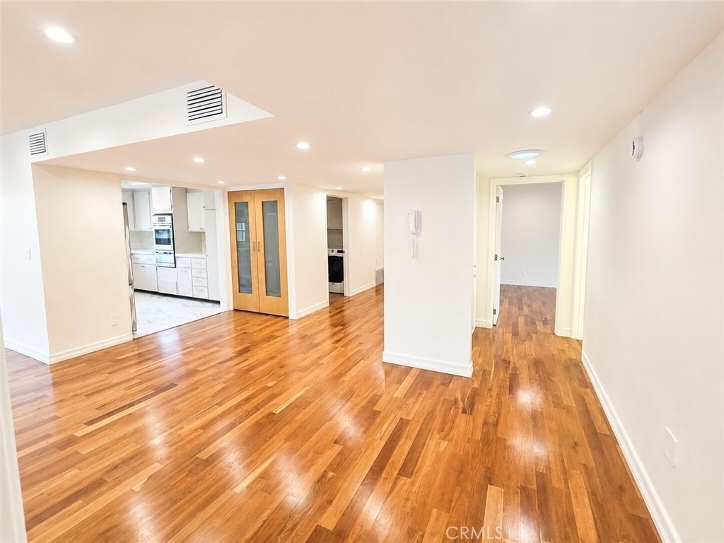 1310 Roxbury Drive - Photo 5