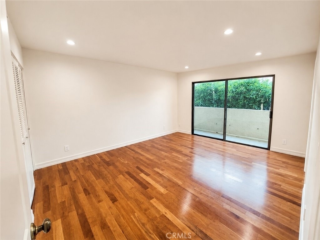 1310 Roxbury Drive - Photo 10