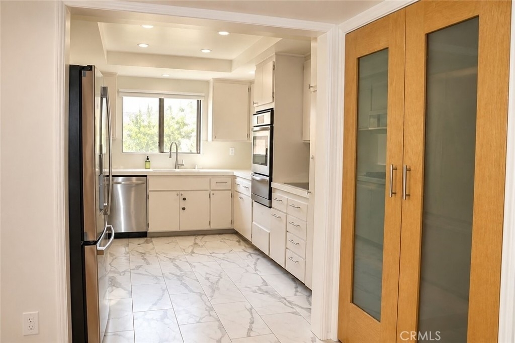 1310 Roxbury Drive - Photo 6