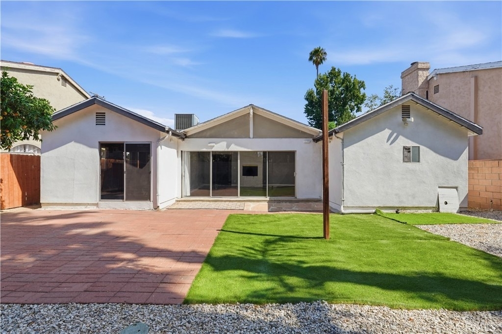 16020 Kittridge Street - Photo 26