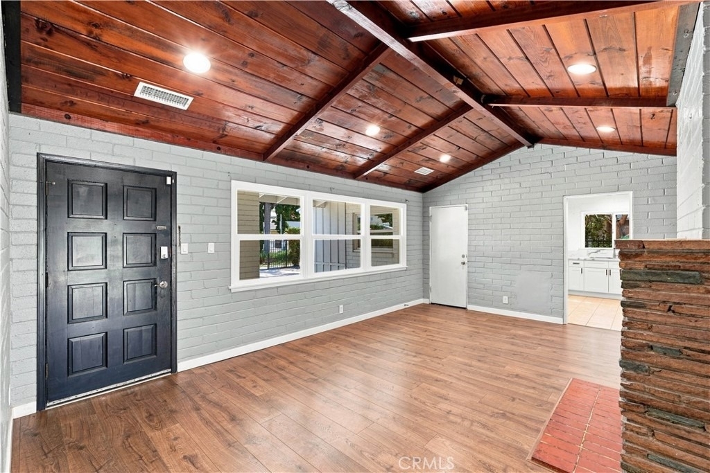 16020 Kittridge Street - Photo 5