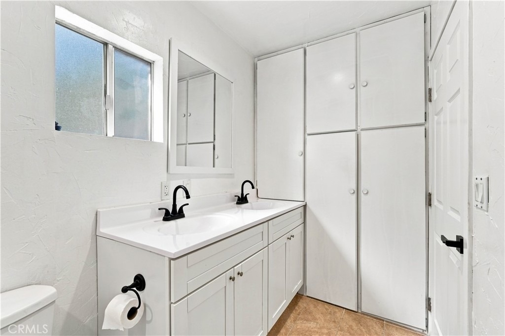 16020 Kittridge Street - Photo 11