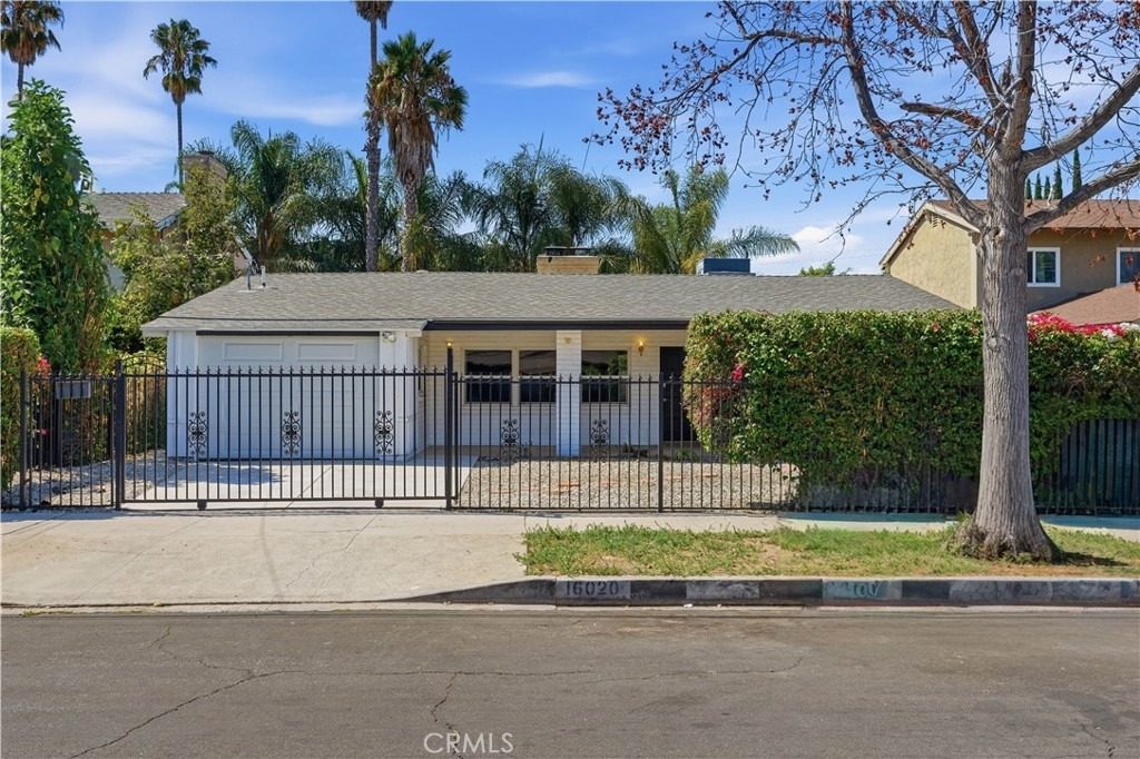 16020 Kittridge Street - Photo 0