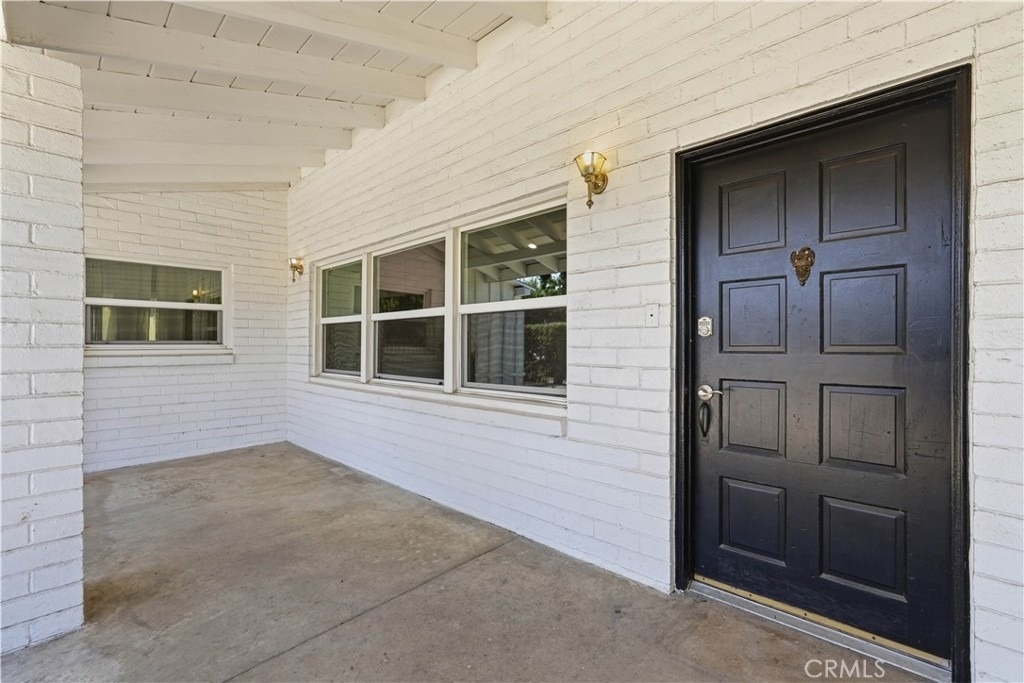 16020 Kittridge Street - Photo 2