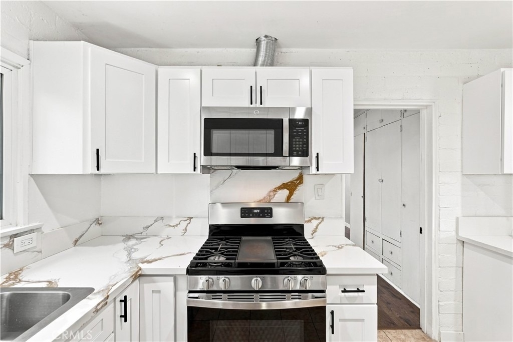 16020 Kittridge Street - Photo 8