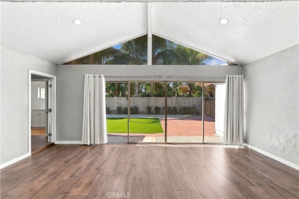 16020 Kittridge Street - Photo 13