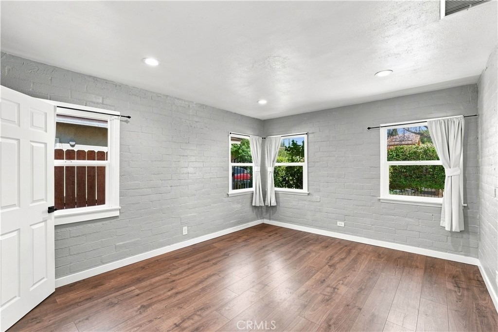 16020 Kittridge Street - Photo 16
