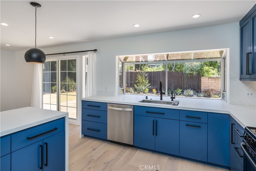 32046 Kingspark Court - Photo 10