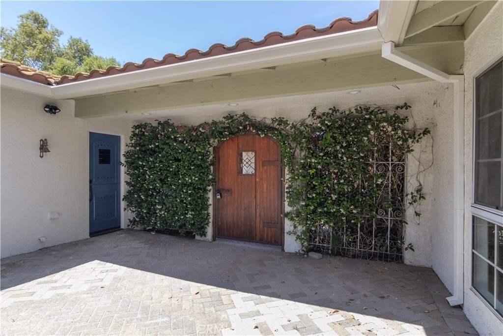 32046 Kingspark Court - Photo 3
