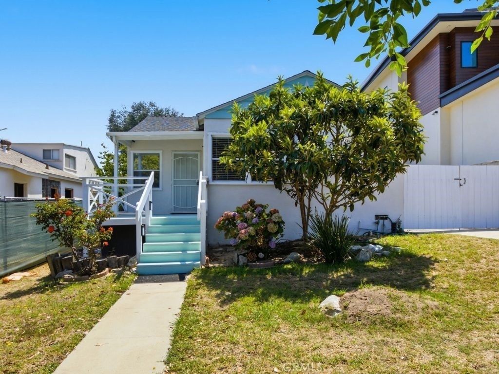 422 S Juanita Avenue - Photo 0