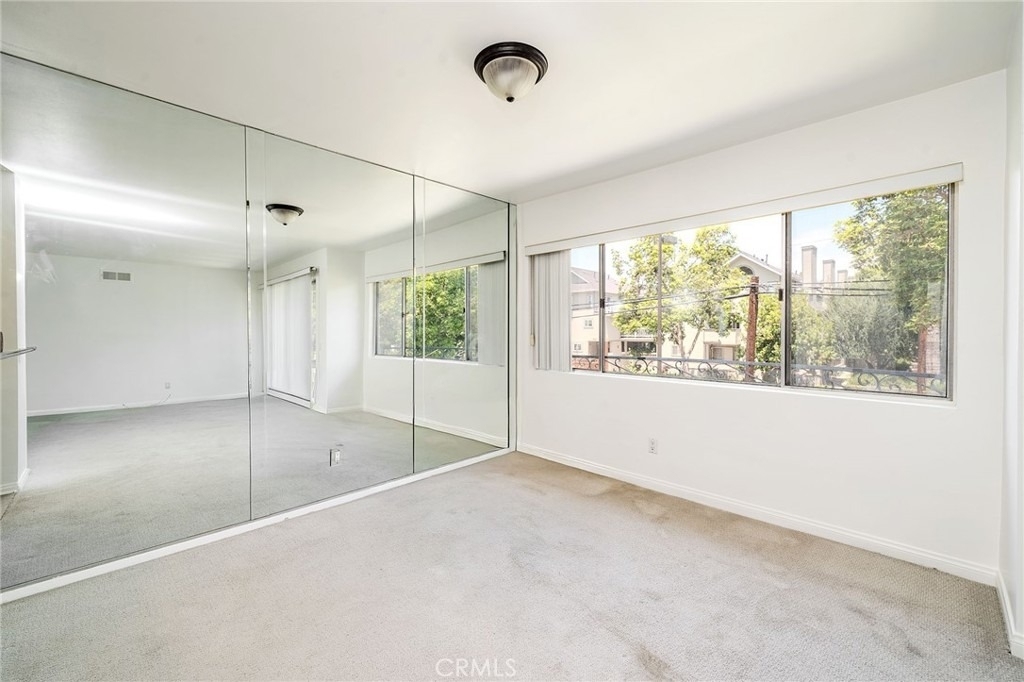 972 E California Boulevard - Photo 4
