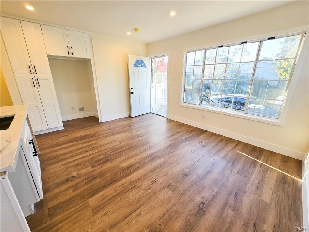 1924 W 52nd Street - Photo 3