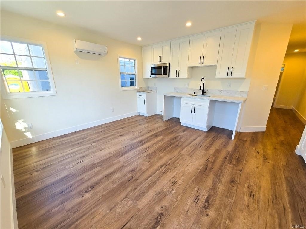 1924 W 52nd Street - Photo 1