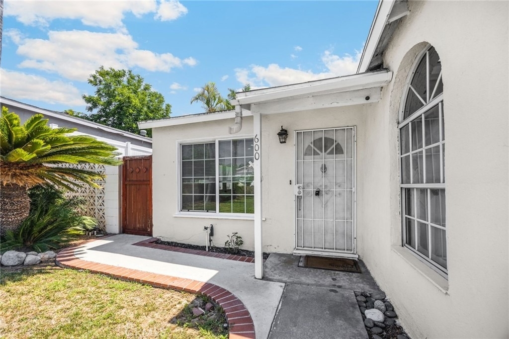 600 E Ash Street - Photo 1