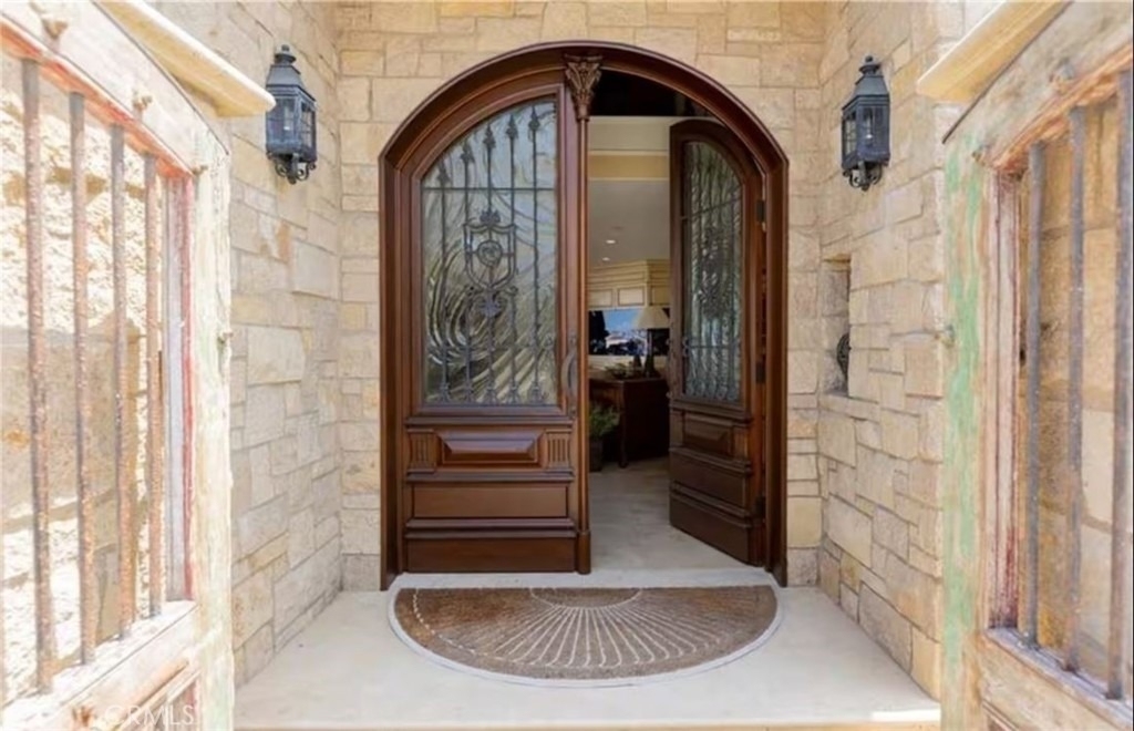 900 E Balboa Boulevard - Photo 2