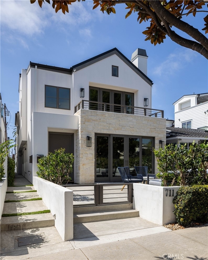 711 Marigold Avenue - Photo 1