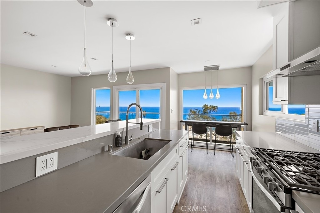 694 N Coast - Photo 4