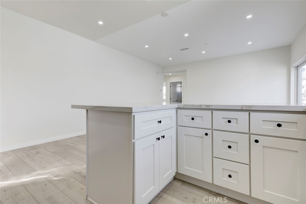 7408 Radford Ave - Photo 6