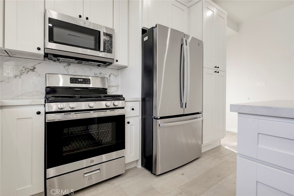 7408 Radford Ave - Photo 7