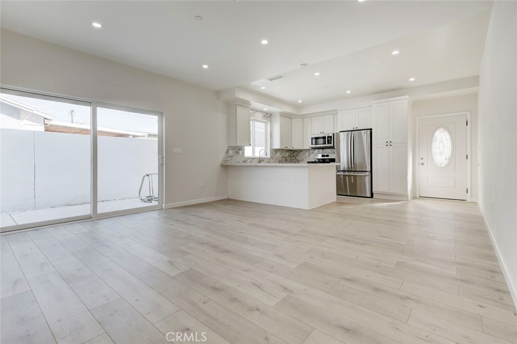 7408 Radford Ave - Photo 9