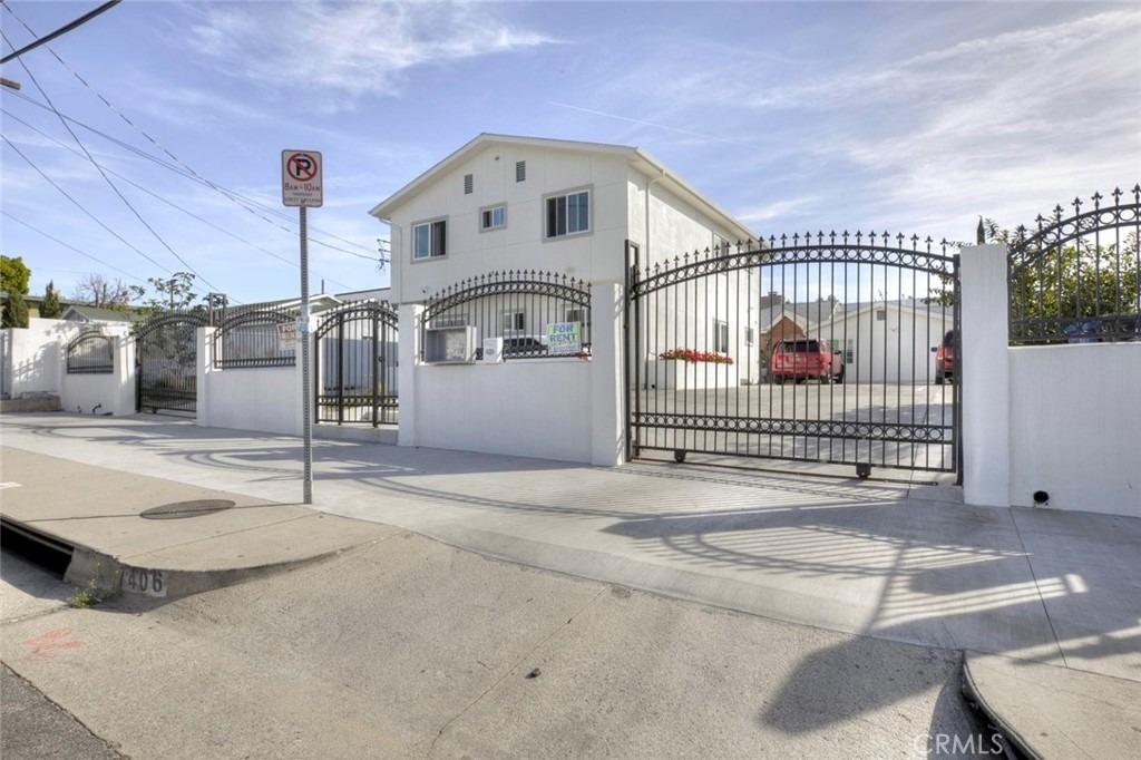 7408 Radford Ave - Photo 1