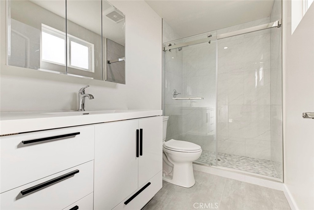 7408 Radford Ave - Photo 18