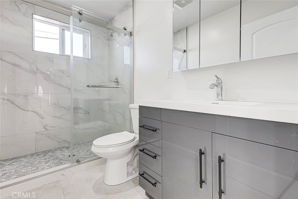 7408 Radford Ave - Photo 11