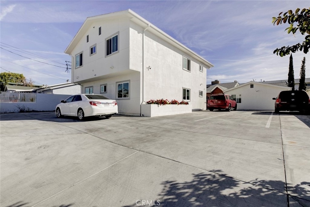 7408 Radford Ave - Photo 21