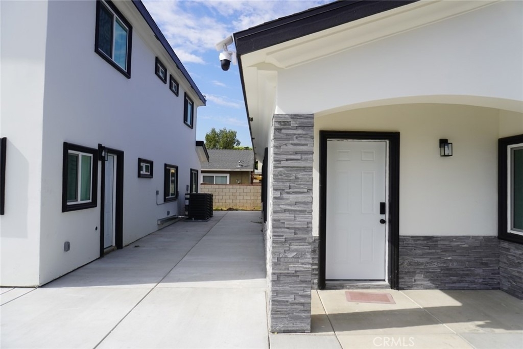 148 S Lark Ellen - Photo 1