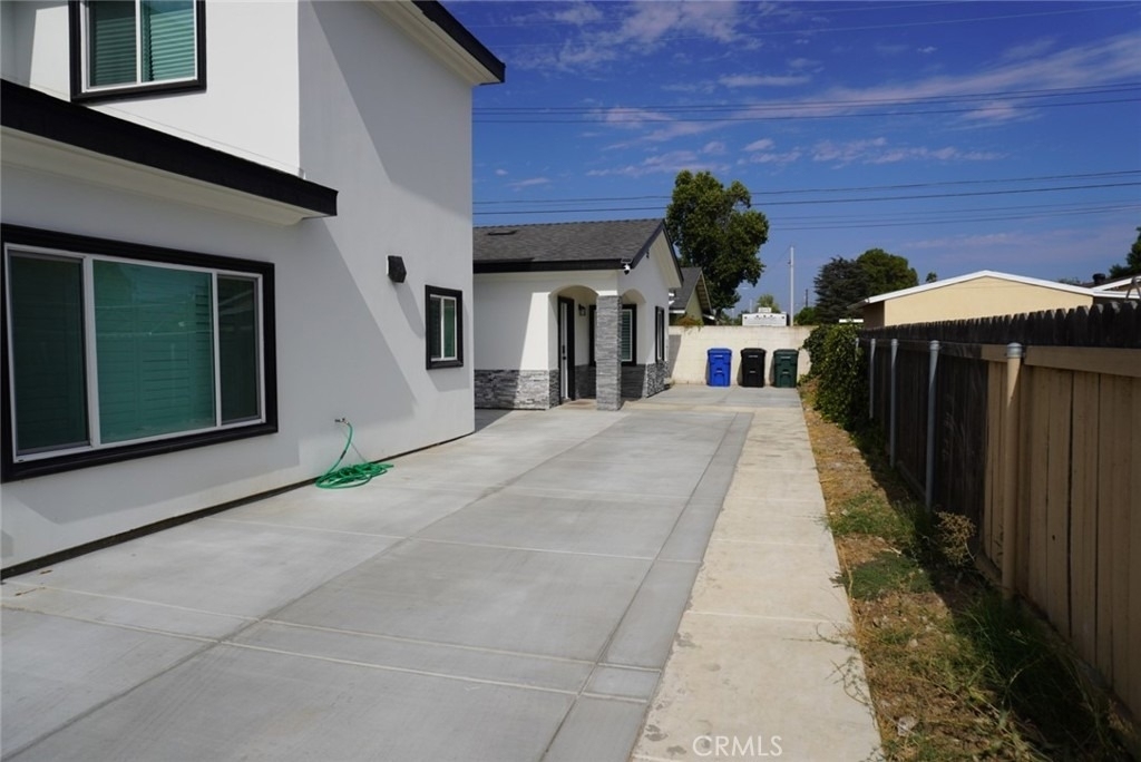 148 S Lark Ellen - Photo 2