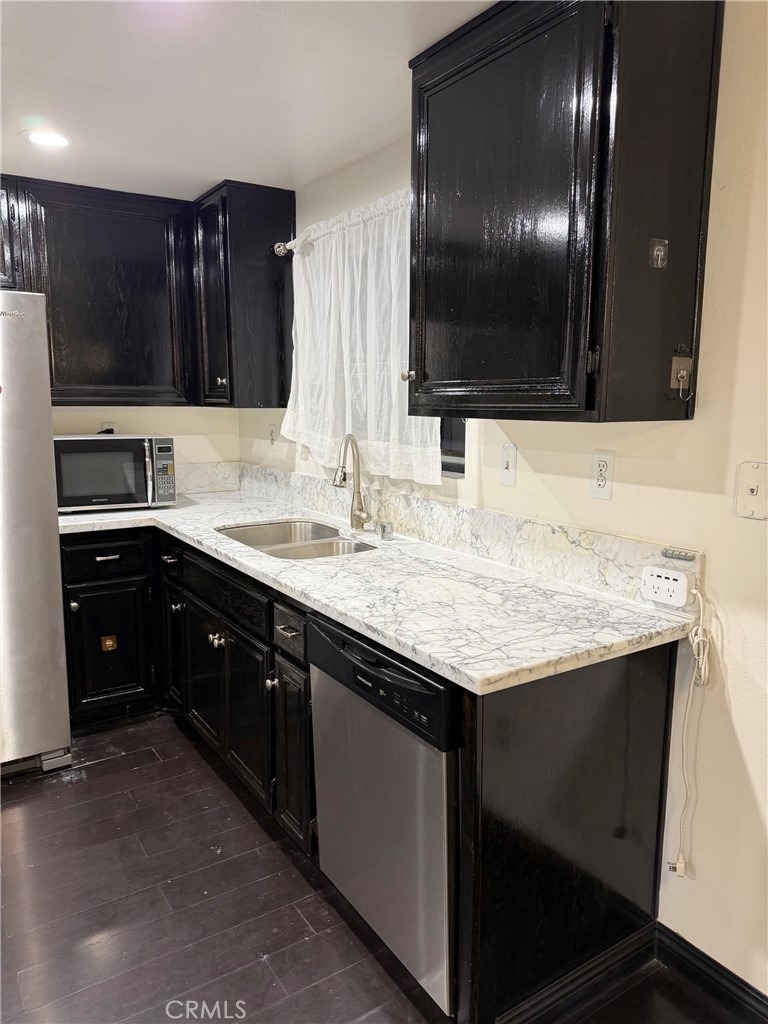 329 Genoa Street - Photo 17