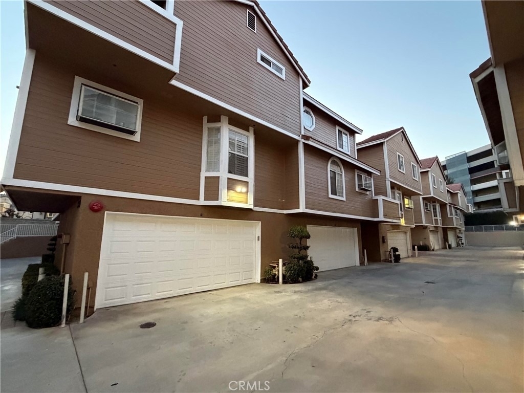 329 Genoa Street - Photo 3