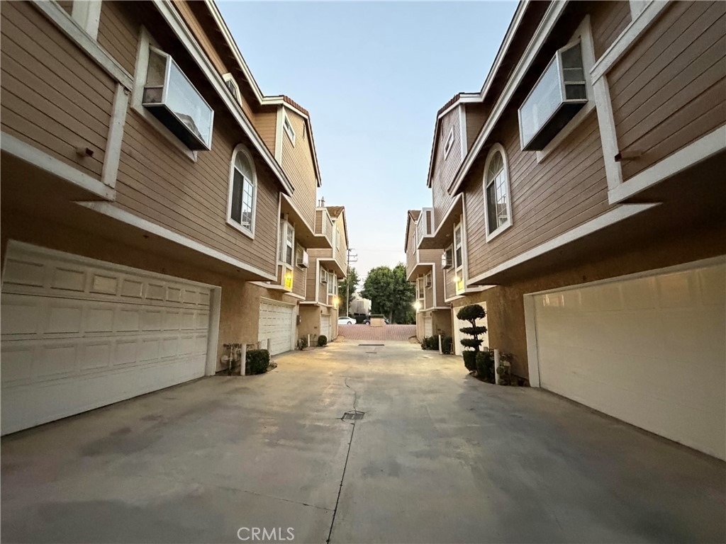 329 Genoa Street - Photo 5