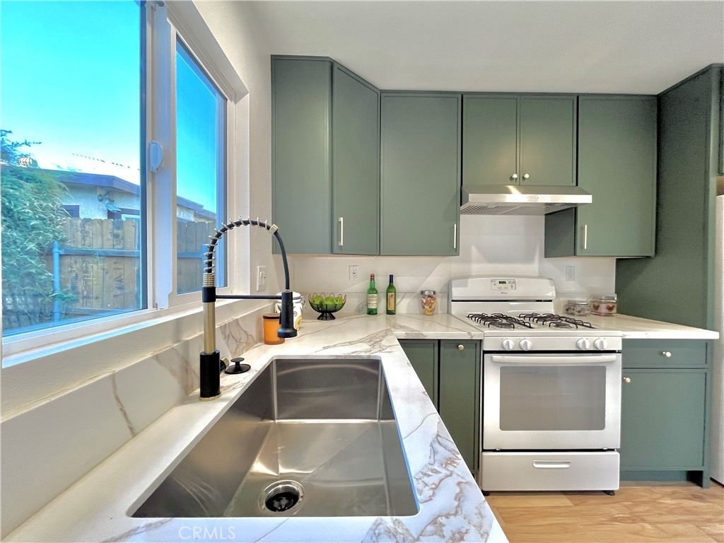 938 E Sandra Avenue - Photo 2