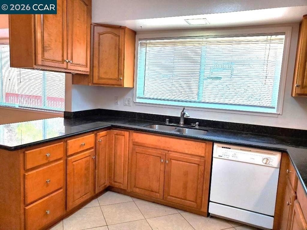 708 Court Ln - Photo 10