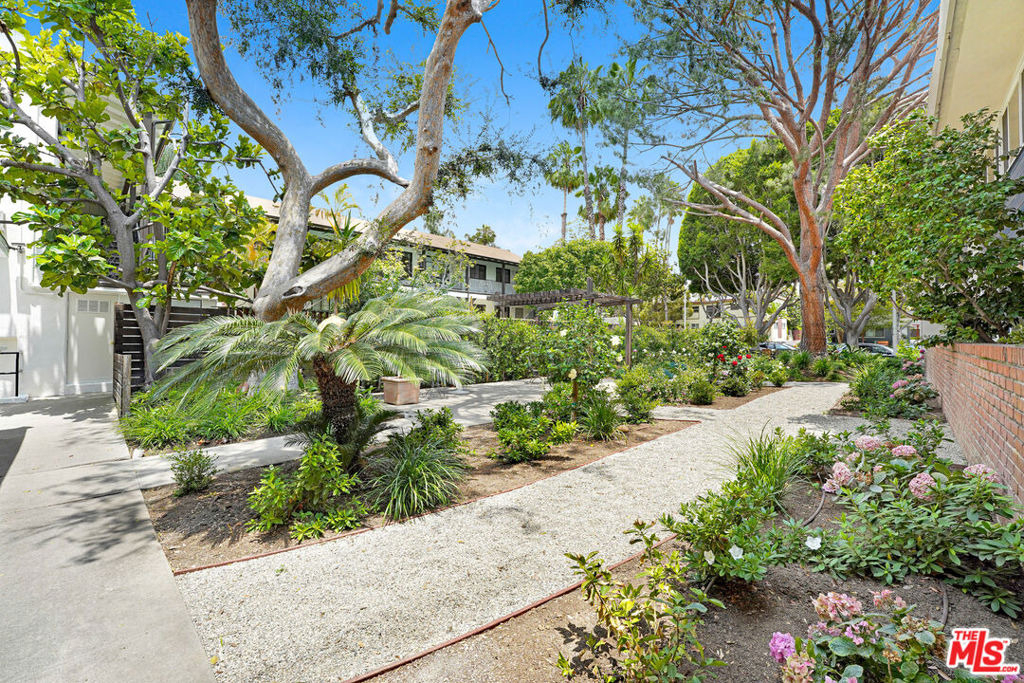 1219 N Crescent Heights Boulevard - Photo 2