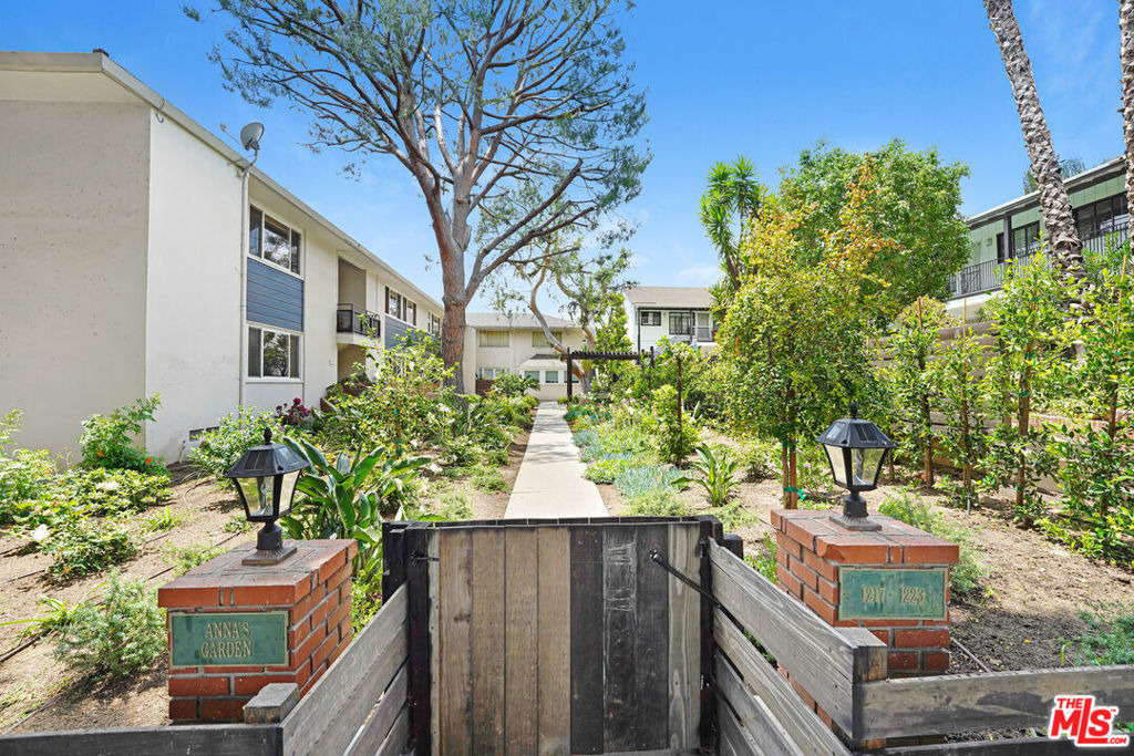 1219 N Crescent Heights Boulevard - Photo 1