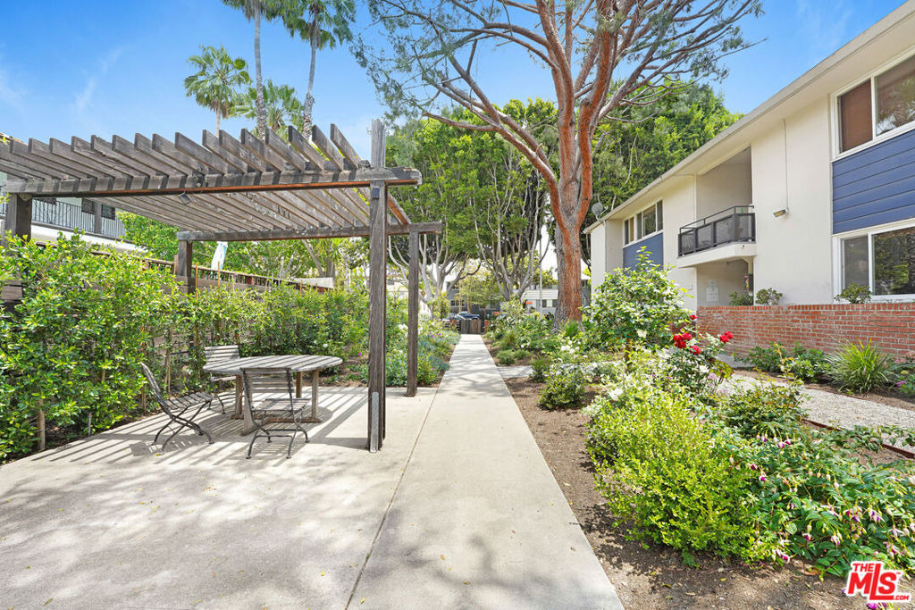 1219 N Crescent Heights Boulevard - Photo 3