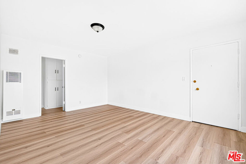 4777 San Vicente Boulevard - Photo 2
