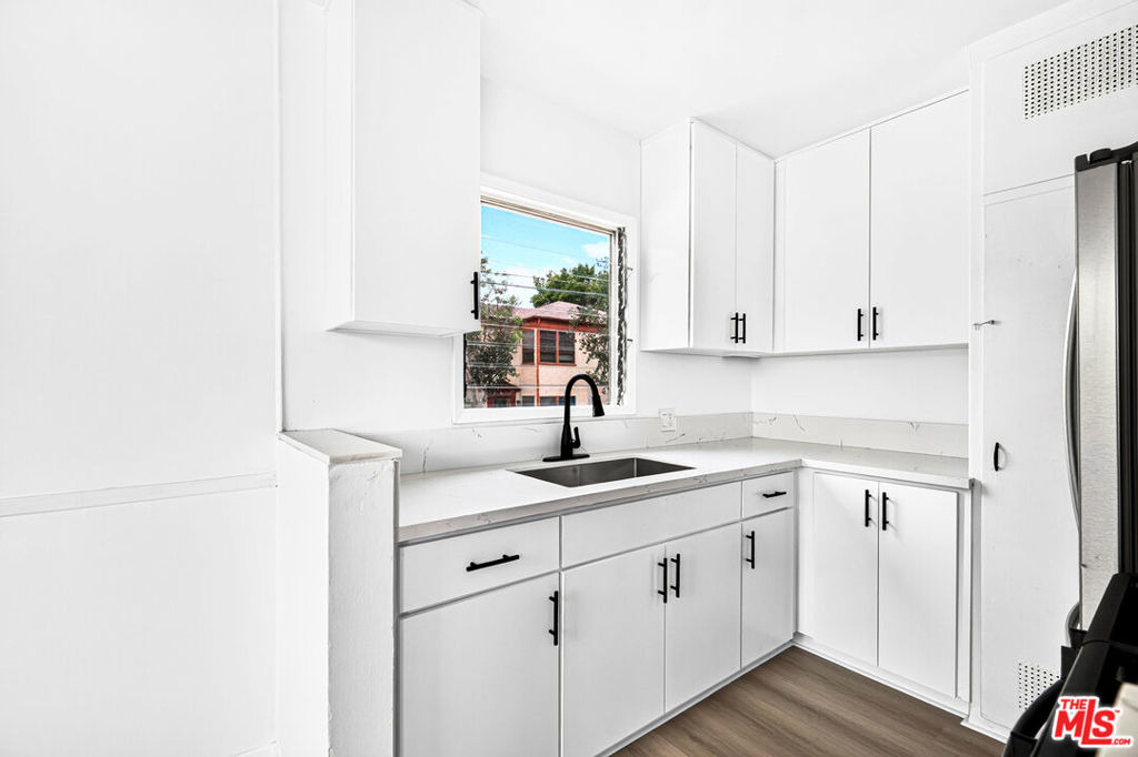 4777 San Vicente Boulevard - Photo 3
