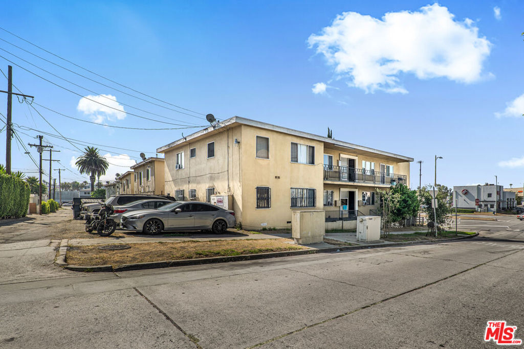 4777 San Vicente Boulevard - Photo 0