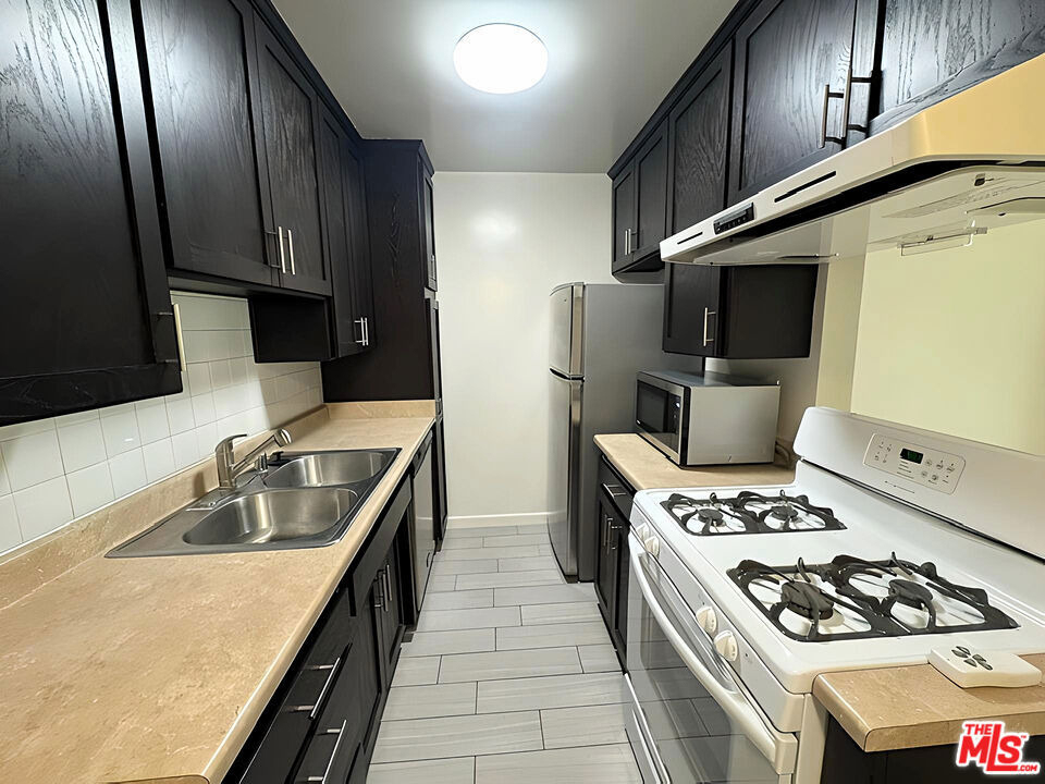1630 Granville Avenue - Photo 4
