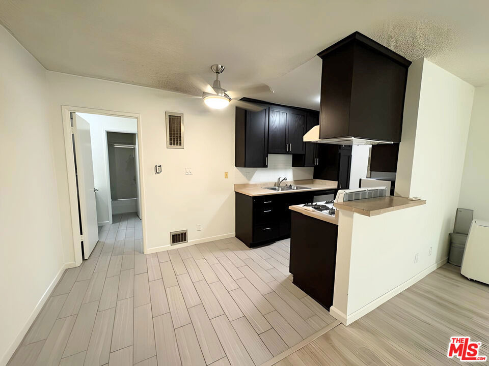 1630 Granville Avenue - Photo 3