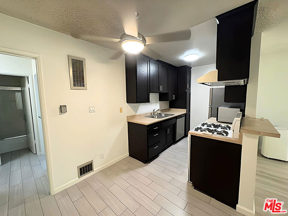 1630 Granville Avenue - Photo 2