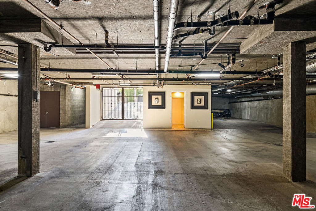 632 N Kings Road - Photo 12